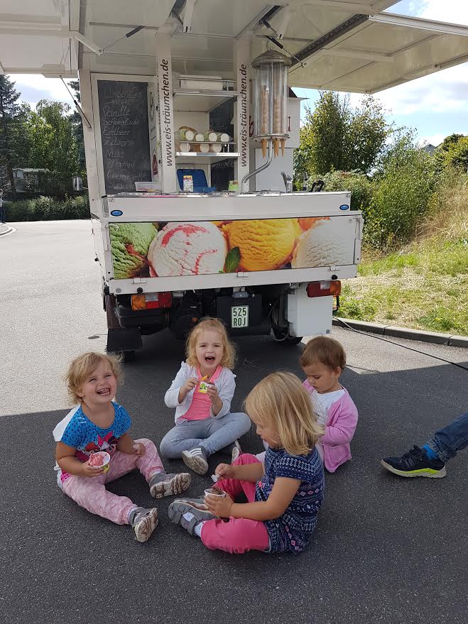 Glückliche Kids in Gusterath am Eisträumchen